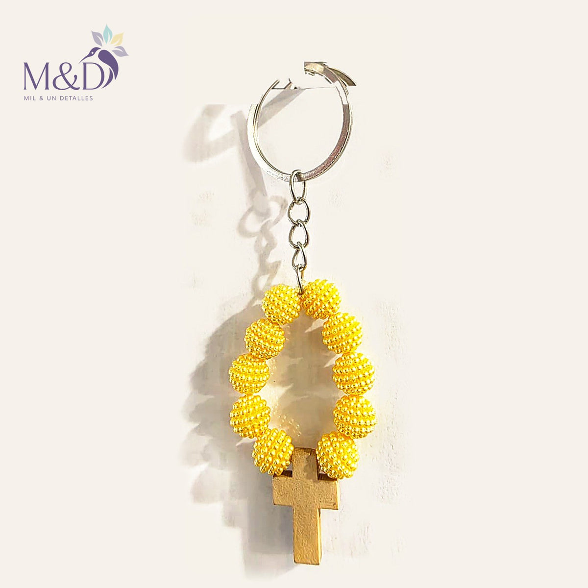 Denario con Cruz de Madera Amarillo | Mil y un Detalles