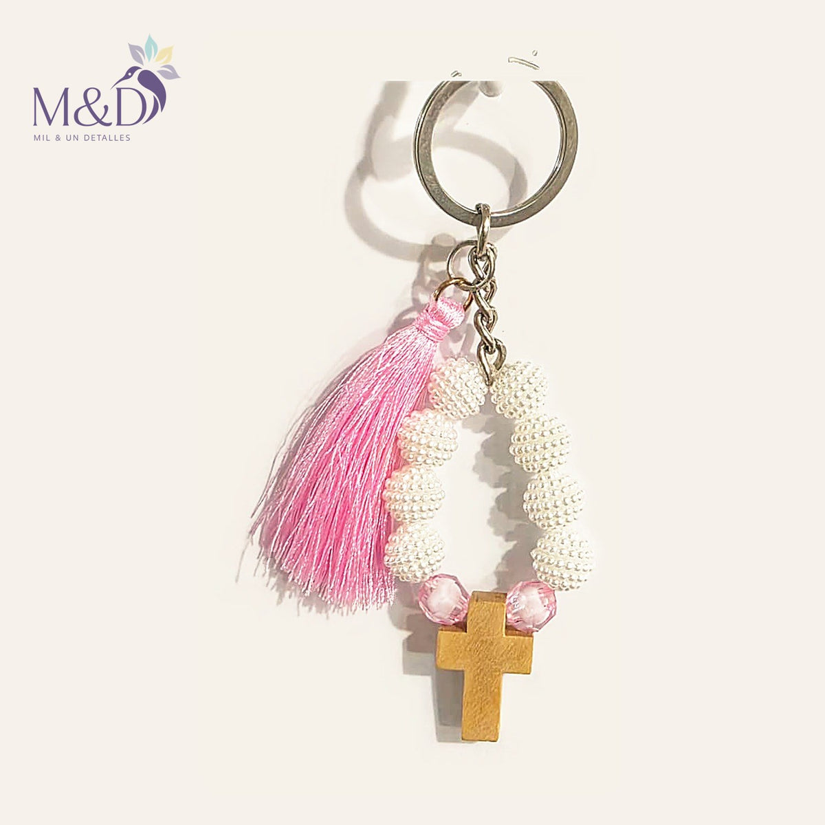 Denario con Cruz de Madera con borla rosa | Mil y un Detalles